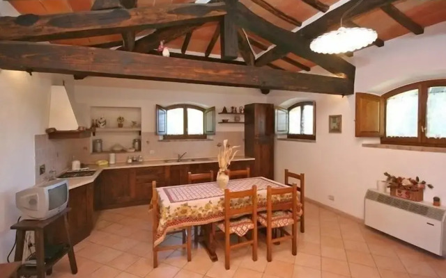 Spacious Farmhouse in Pienza with Swimming Pool