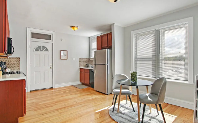 1BR Vibrant Apt in Old Irving Park