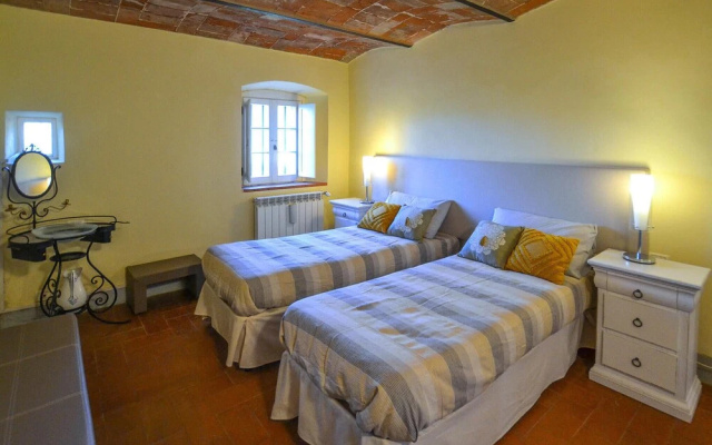 Nice Home in Capolona With 8 Bedrooms, Wifi and Private Swimming Pool - Cottages_and_Houses in Capolona - Photo 4