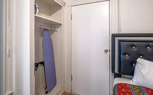 Mariachi Plaza Hotel