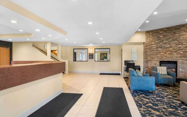 White Pines Inn & Suites