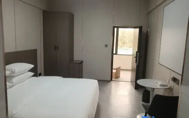 Meeting You Apartment (Luohu Port Branch)