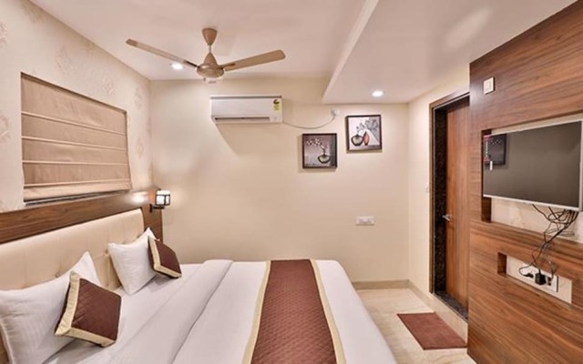 Fabhotel Prime Candle Wood