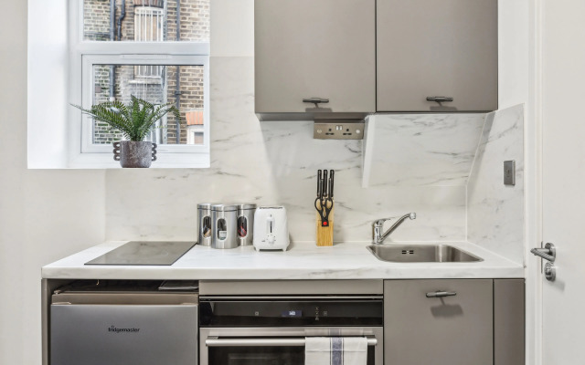 STH Sutherland Avenue Apartment