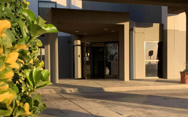 Motel 6 Lewisville, TX - Medical City