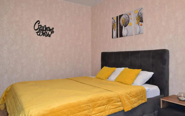 ЭмиЛи на улице Маршала Одинцова 25Б/12