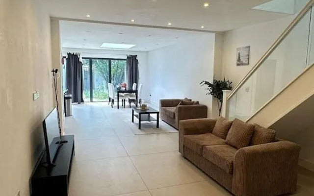 Charming 3 Bedroom House in West London