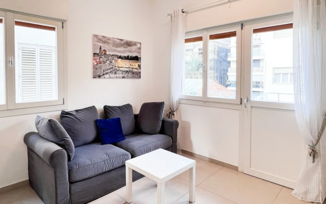 Classic Bauhaus with Balcony by FeelHome