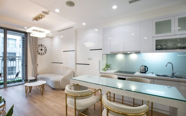 Canh Apartment in Vinhome Skylake