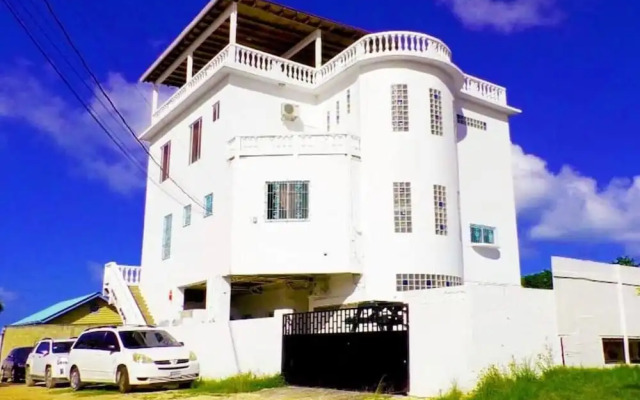 See Belize Sunrise Sea & Garden View 2-bed Studio w Pool & Overwater Deck, 1stfl