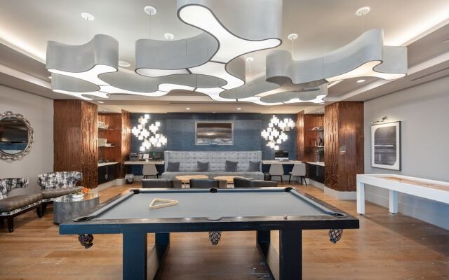 The Luxe Suites at University City
