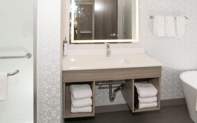 Holiday Inn Express & Suites Moose Jaw, an IHG Hotel