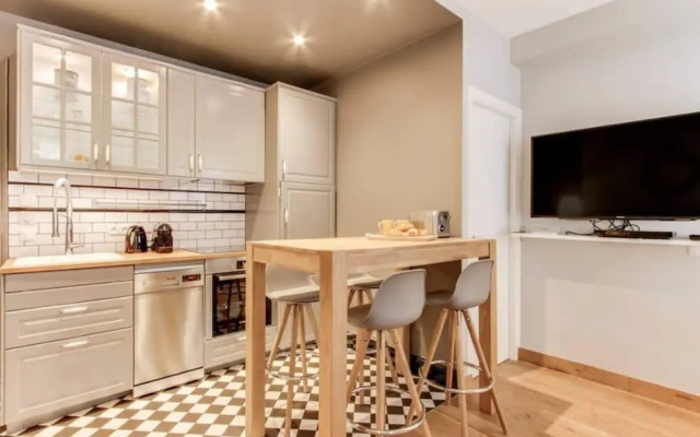 Design Appt for Opera Bastille- 4 to 6 Persons