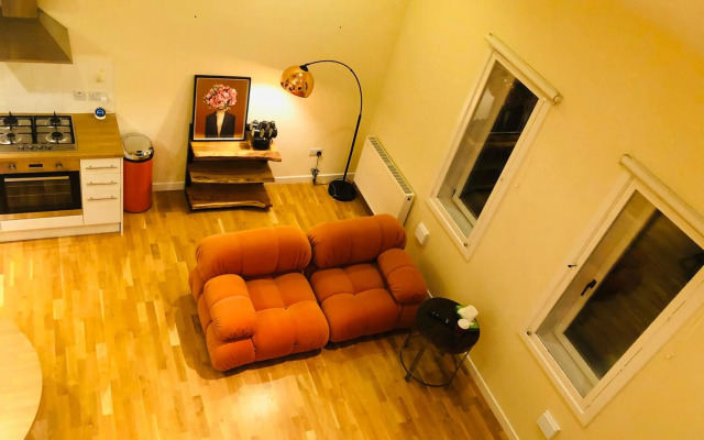 2 Bed 2 bath with Private Parking