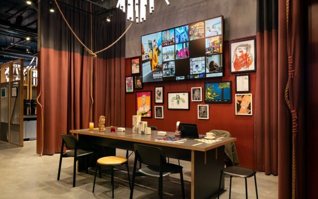 Moxy Oakland Downtown, A Marriott Hotel