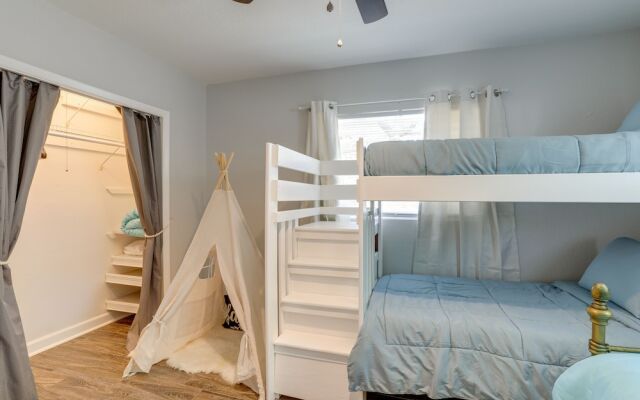 Pet-friendly Largo Escape w/ Fire Pit!