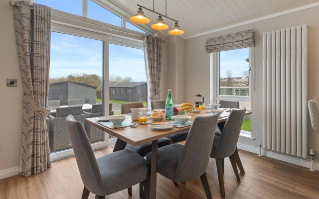 Sandpiper - Luxury Lodge Close to Beach Pet Friendly