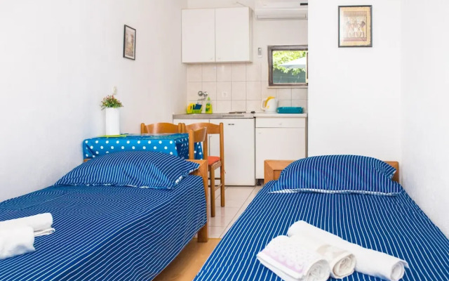 Studio Next to the Beach w Terrace & Parking