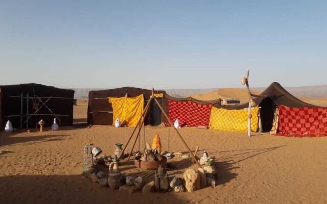 Bivouac Les Dunes De Tinfou