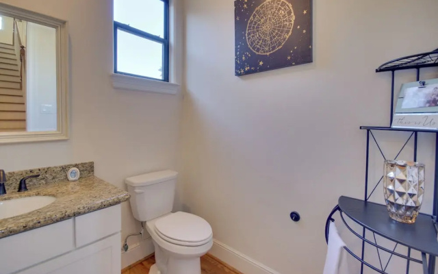 Pet-friendly Houston Home ~ 7 Mi to Downtown!