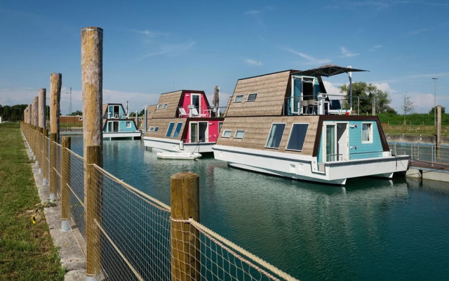 Marina Houseboat 3 pax