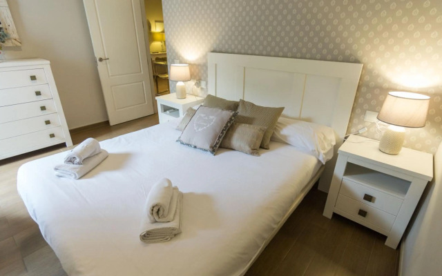 Giralda Dreams by RentalSevilla