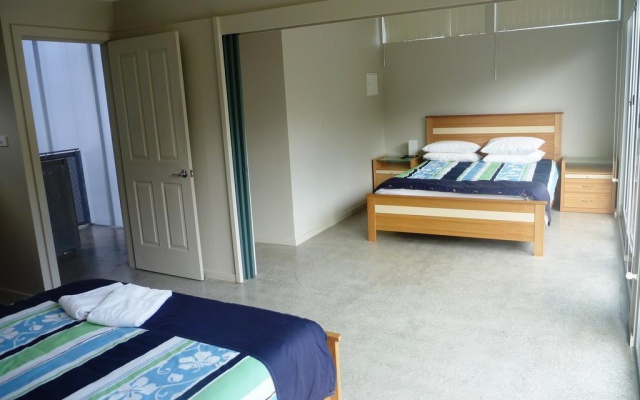 Sun Worship Crescent Head – Guest Rooms – Crescent Head