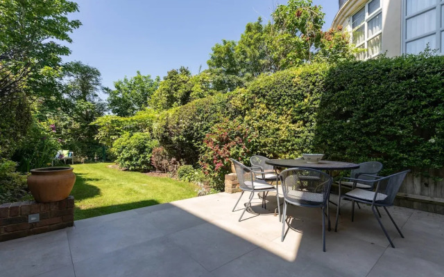 West Heath Road by Onefinestay