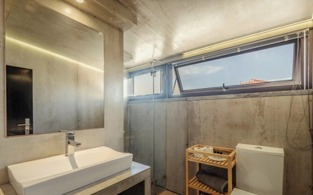 Aroeira Pool House by Lisbon-Coast