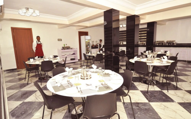 Soprom Hotel & Suites