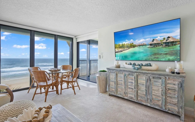 Vast Oceanfront Views Pool Patio Tennis