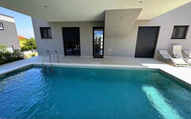 Duša - With Pool - H