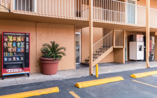 The Inn at Alamo / Riverwalk / Convention Center