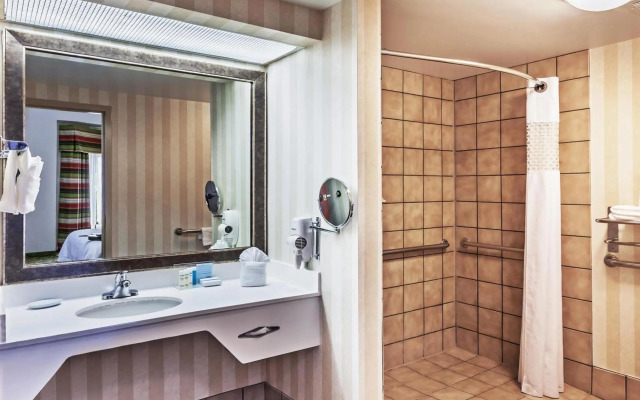 Hampton Inn & Suites Tulsa-Woodland Hills Hotel