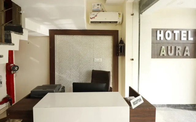 OYO 44021 Hotel Aura