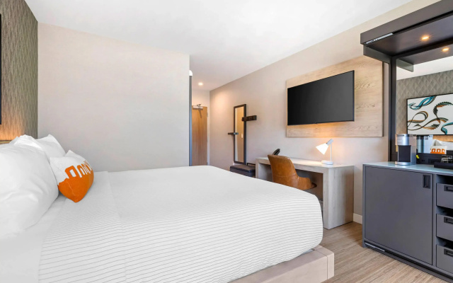 Cambria Hotel Burbank Airport
