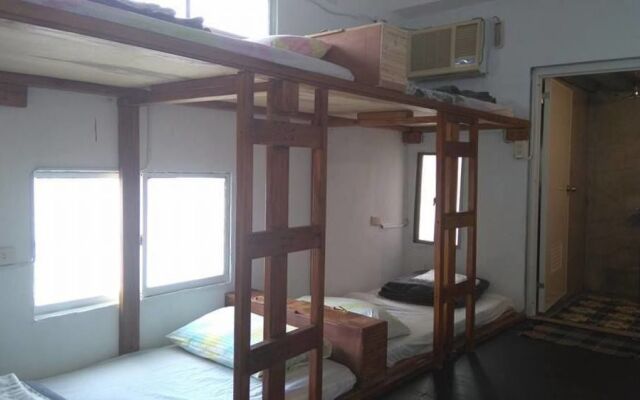 Wave Elephant Backpacker Hostel