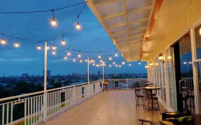 Grand Makassar Hotel