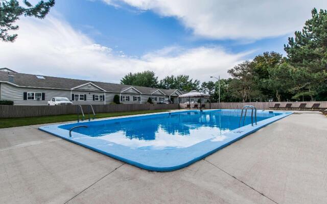 Quality Inn & Suites Garden of the Gulf