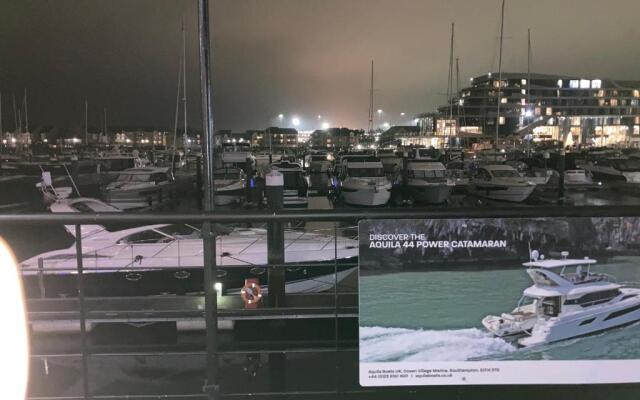 2 Bedroom Near Ocean Village Marina Port Apartment