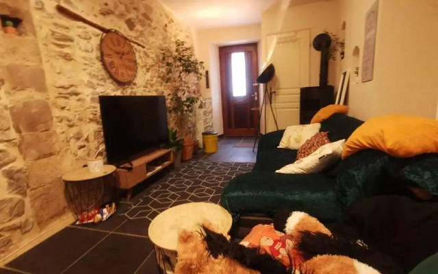 Beautiful Holiday Home With Fireplace