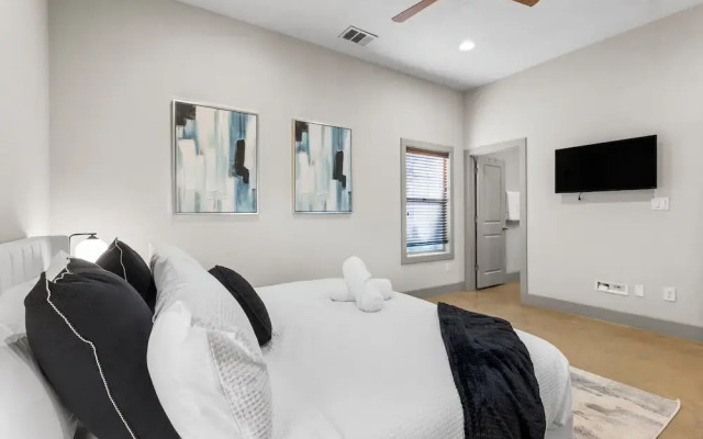Chic & Homey 3BR Close to Downtown
