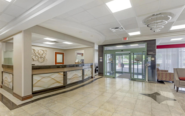 Best Western Plus Travel Hotel Toronto Airport
