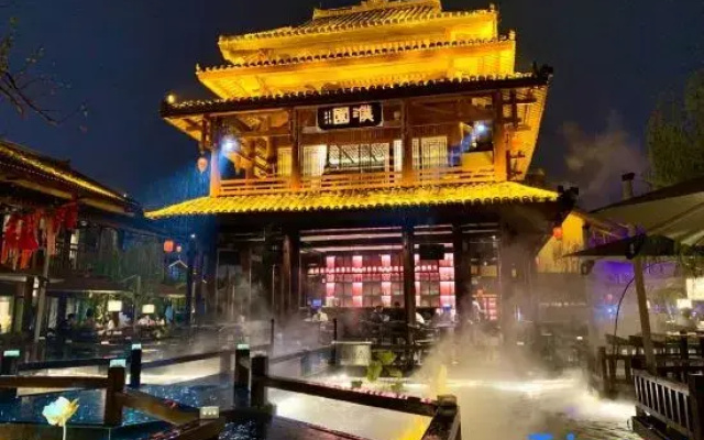 Wanlong Hotel (Nanning Guangxi University 33rd Middle School Subway Station)