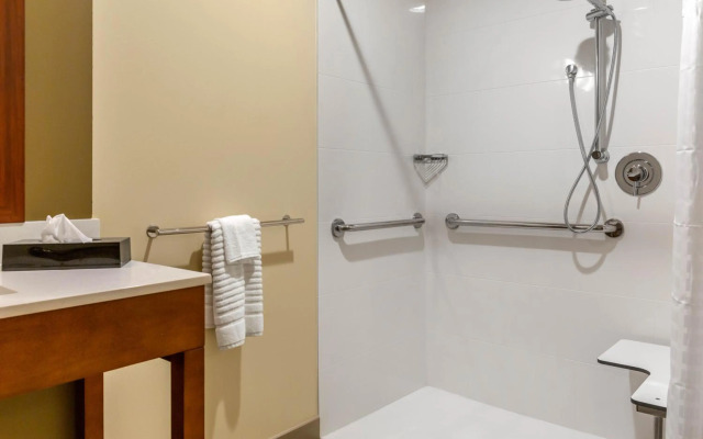 Comfort Inn & Suites