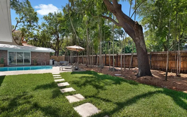 Memory Lane - Family Home With Pool