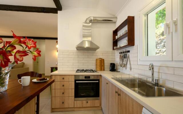 Kaliva Country House with private beach access and pool