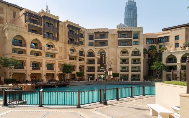 Light + Beautiful 1BR in Amazing Downtown Dubai!