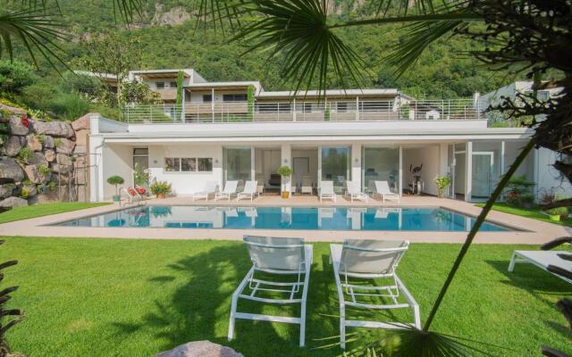 Modern flat in Merano with outdoor shower