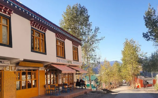 Hotel Deyzor